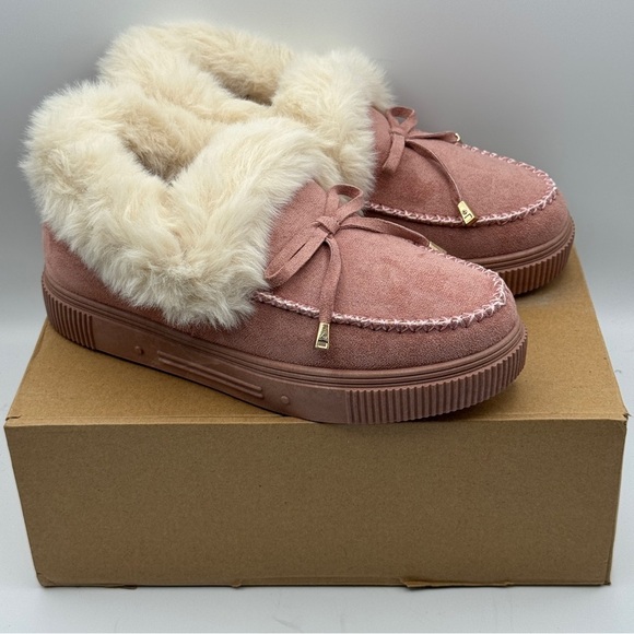 Journee Collection Shoes - Journee Collection Midnight Faux Fur Loafers • Blush • Size 7 • New in Box